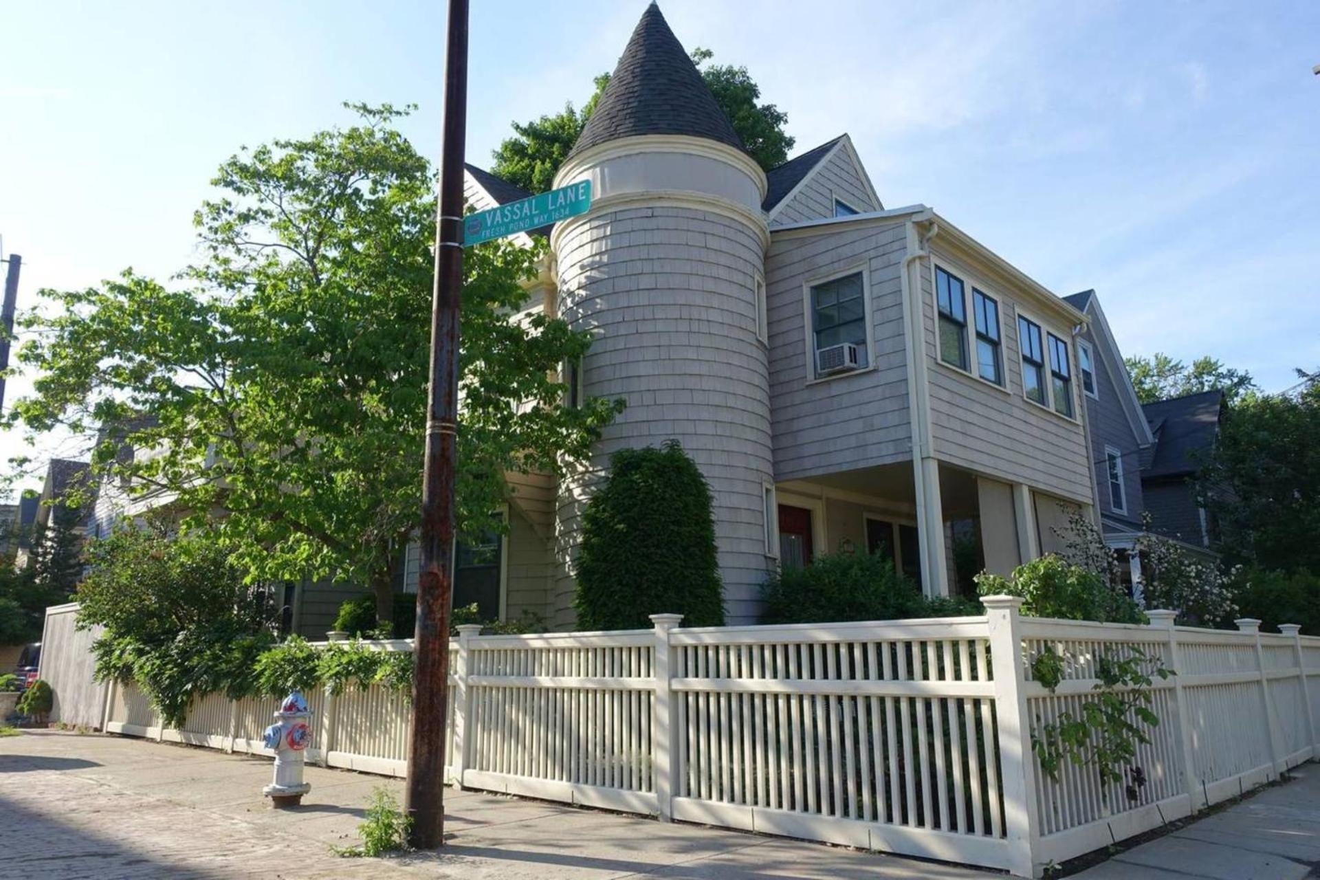 Charming Harvard Victorian Cambridge Exterior photo